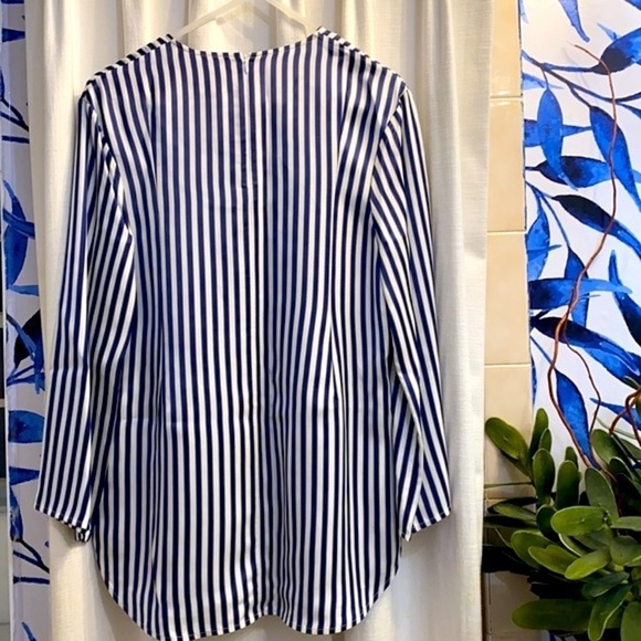 NWOT Women’s St. John’s Boutique Blue and White Striped Bow Blouse Size Small - Picture 4 of 8